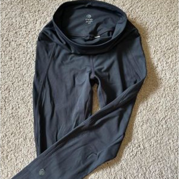 Black High Waisted 26” Side Pocket Legging - Picture 4 of 4